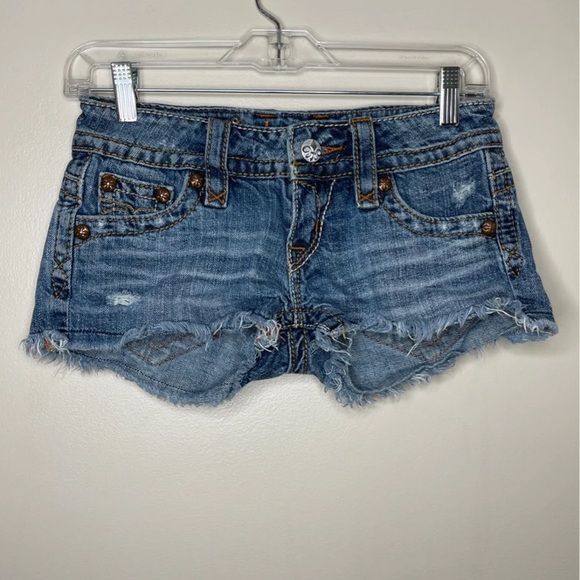 Rock Revival Jen Shorts - Picture 2 of 6